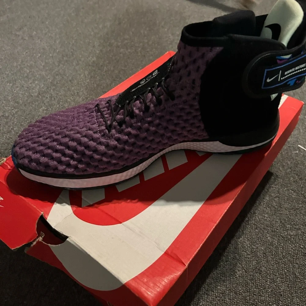 Nike Air Max Oketo in Anthracite and Wolf Grey. Basketball Shoe - Picture 4 of 7